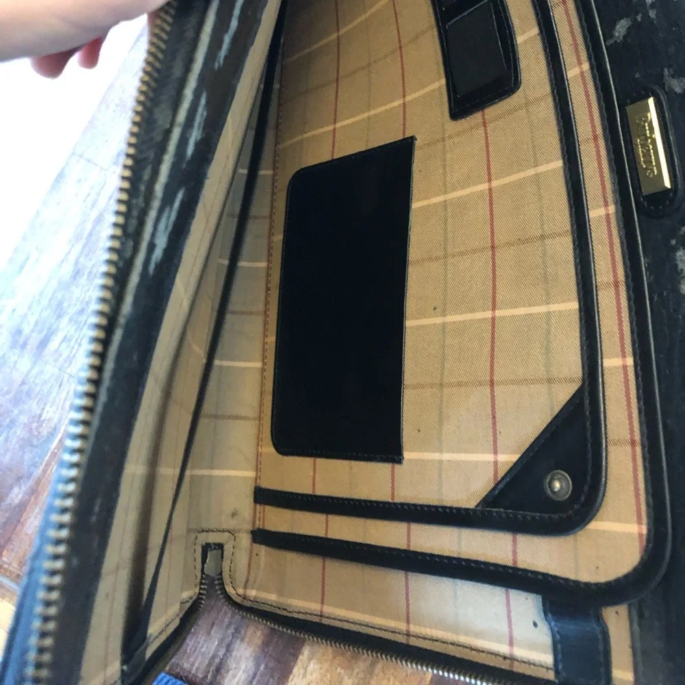 Burberry Portfolio/Document/Laptop Zip Around Case. Stunning & Classic Style!